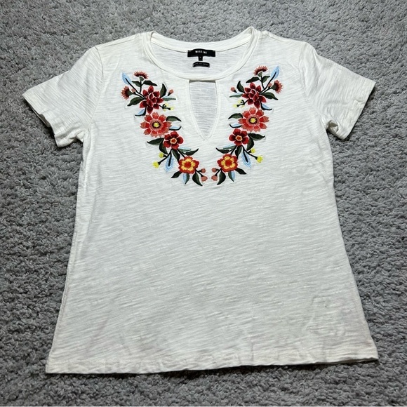Floral Embroidered White Top - Picture 1 of 4